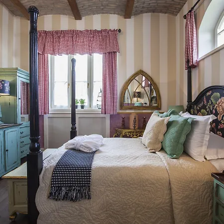 Amade Chateau Hotel 5*