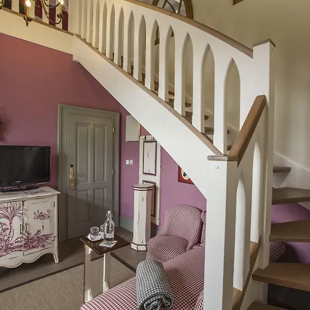 Amade Chateau Hotel 5*